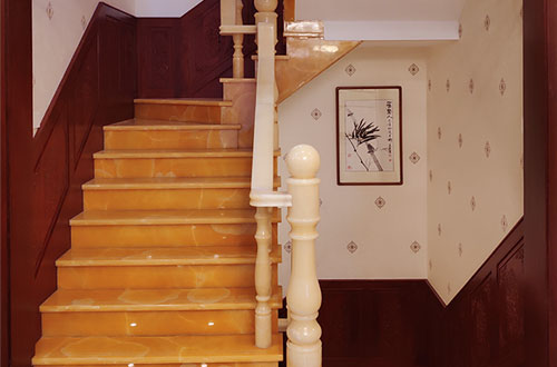 铜山中式别墅室内汉白玉石楼梯的定制安装装饰效果